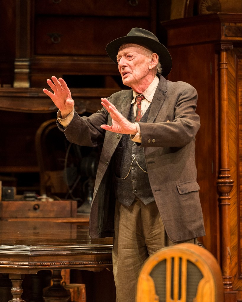Alan Mandell as Gregory Solomon in THE PRICE.