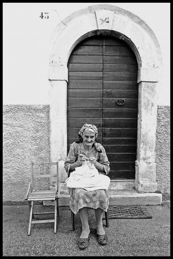 Knitting. Montepagano, Abruzzi. July 1976
