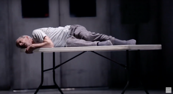 Jonathan Young in Betroffenheit