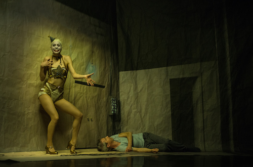 Jonathan Young and Kidd Pivot dancer in Betroffenheit