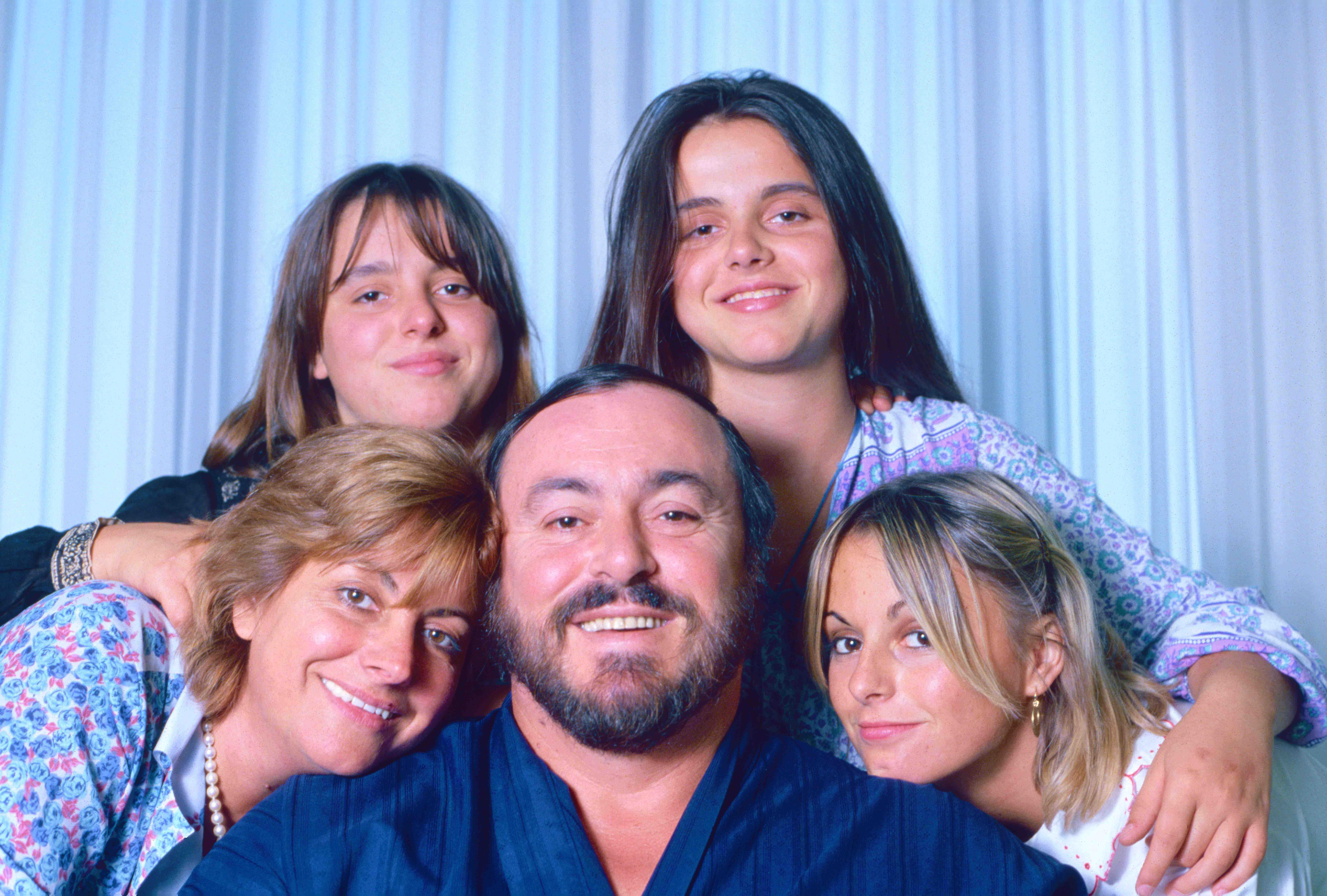 Luciano Pavarotti, Adua, Giuliana, Cristina, Lorenza (c) Elisa Leonelli 1981