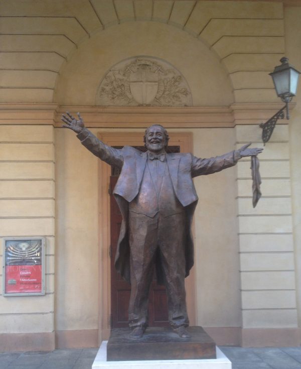 Luciano Pavarotti statue, Modena (c) Elisa Leonelli 2019
