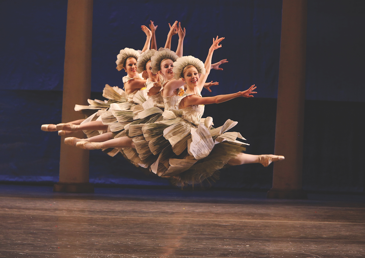 Los Angeles Ballet . Photo by Reed Hutchinson.