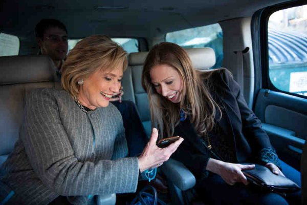 Hillary Clinton, daughter Chelsea ©Barbara Kinney-Hulu